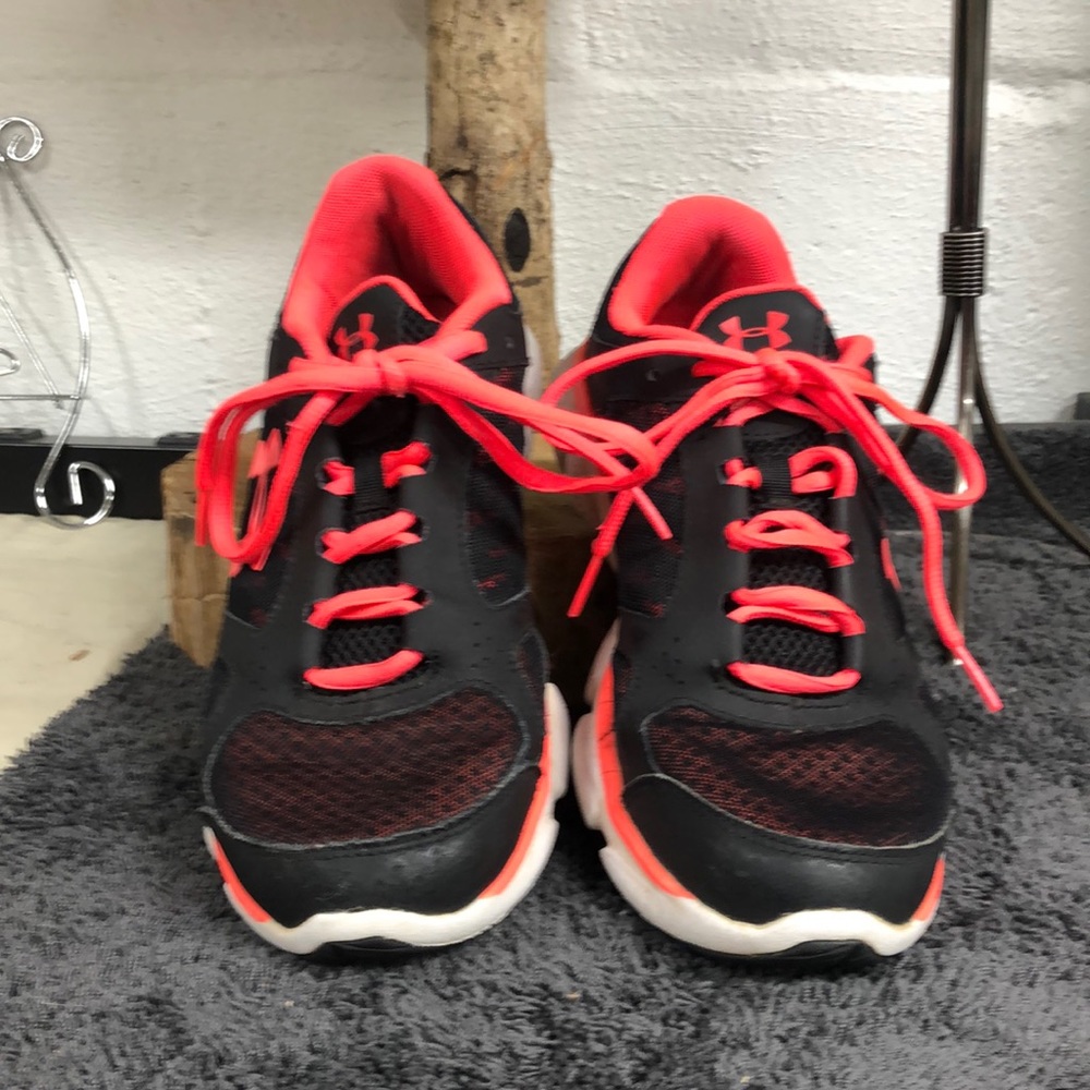 Under Armour Black and‎ neon pink tennis shoes size 7.5
